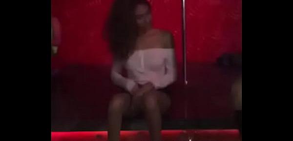  Venezolana de Caracas en discoteca mamando polla a striper